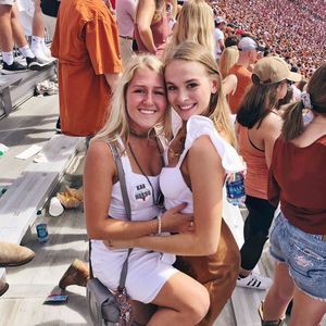 Meet your Posher, Chloe